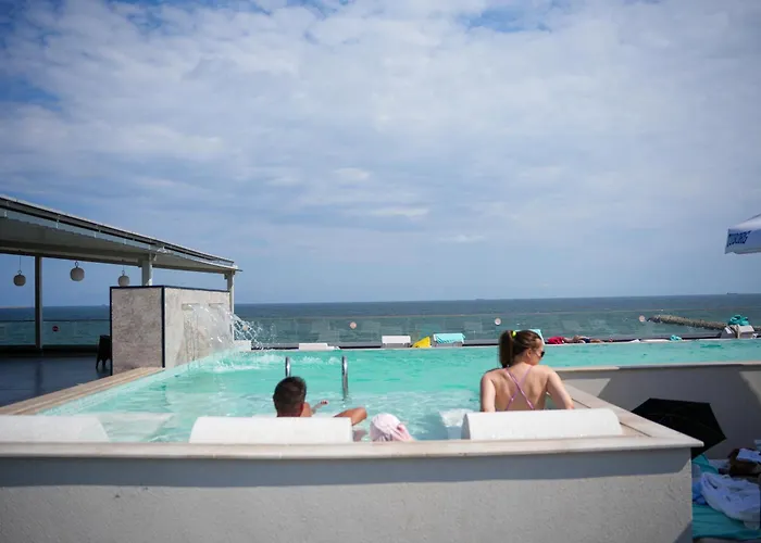 Poem - Roof Pool & Panoramic Sea View 4* Eforie Nord