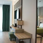 Hotel Poem - Roof Pool & Panoramic Sea View 4*