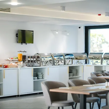 Poem - Roof Pool & Panoramic Sea View 4*