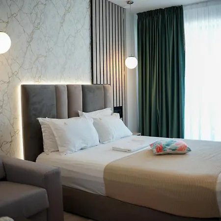 Poem - Roof Pool & Panoramic Sea View 4*