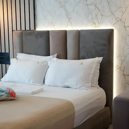 ホテル Poem - Roof Pool & Panoramic Sea View 4*