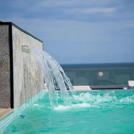 Poem - Roof Pool & Panoramic Sea View 4*