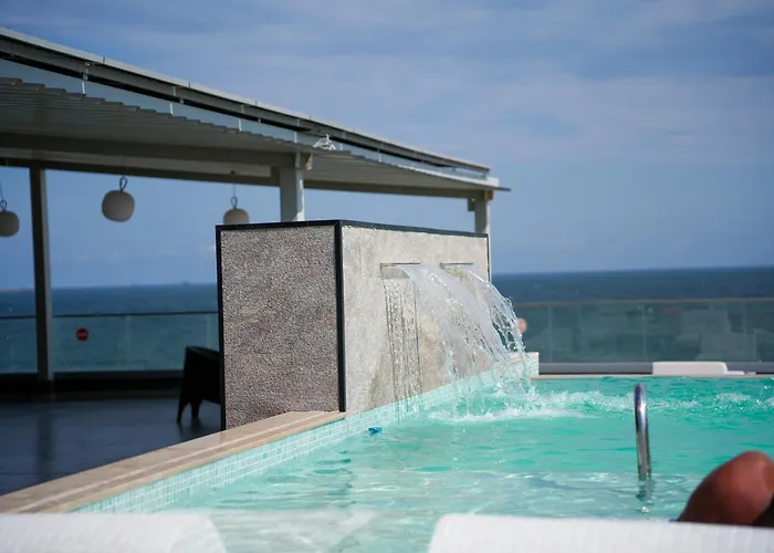 Poem - Roof Pool & Panoramic Sea View 4* エフォリエ・ノルド