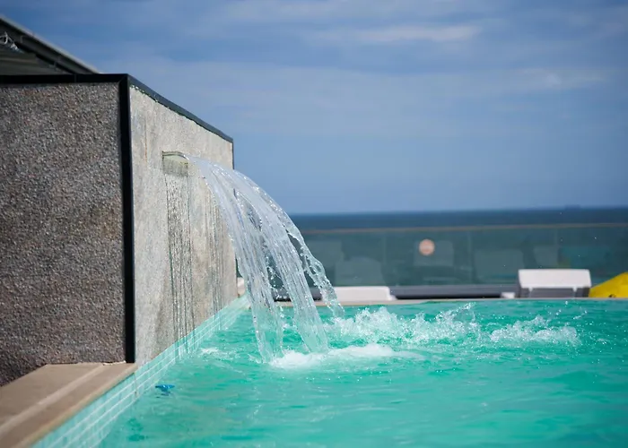 Poem - Roof Pool & Panoramic Sea View 4*