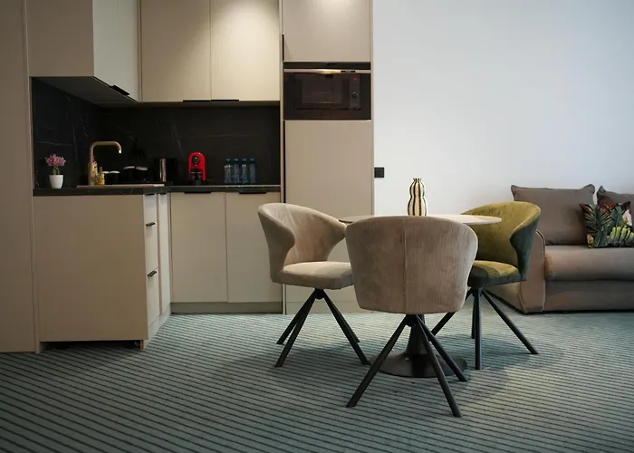 ホテル Poem - Roof Pool & Panoramic Sea View 4*